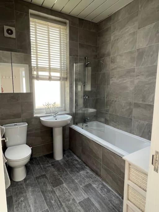One Bedroom Apartment In The Centre Of Λαντούντνο Εξωτερικό φωτογραφία